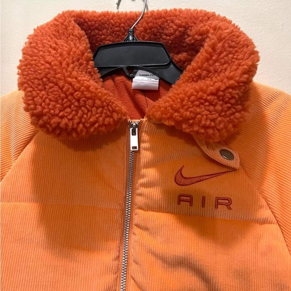 Nike Women’s Air Therma-Fit Winter Puffer Jacket - Picture 9 of 14